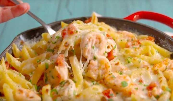 Casserole de crevettes à l’ail et la sauce Alfredo