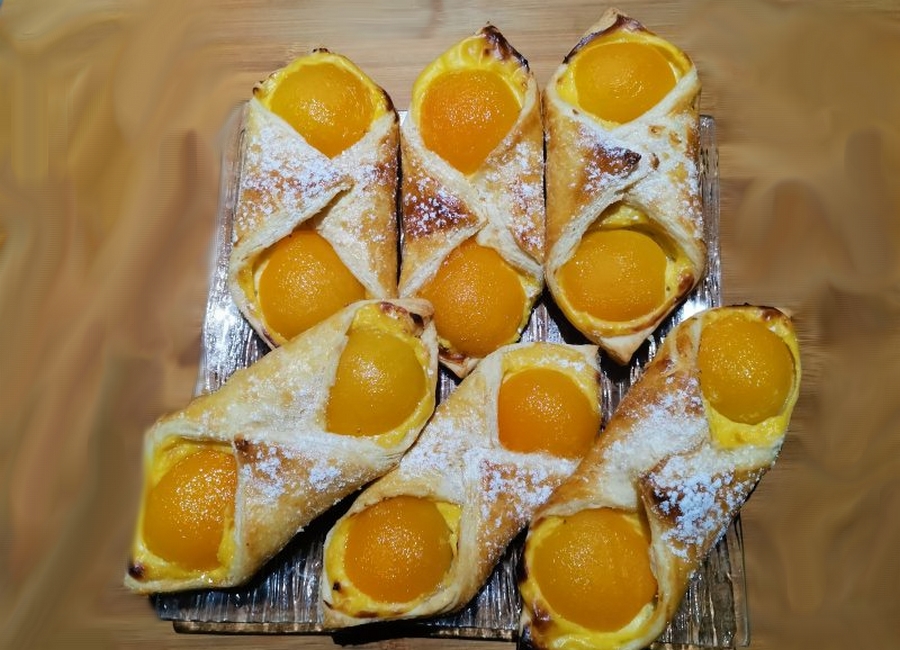 Feuilletés à la crème Pâtissière et aux Abricots