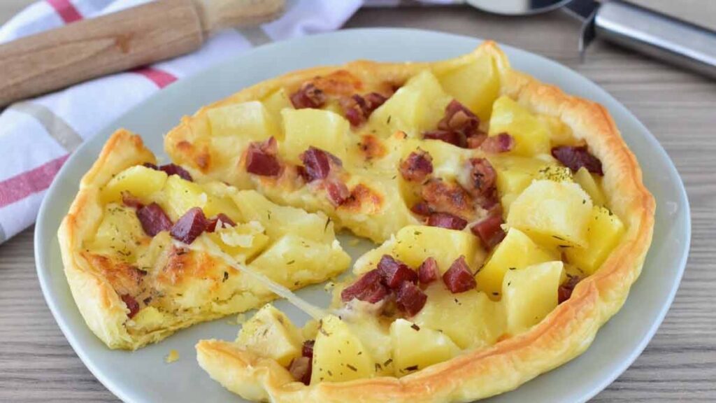 Pizza feuilletée aux pommes de terre et jambon