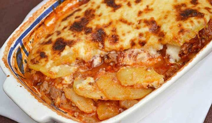 Lasagnes-de-pommes-de-terre-a-la-viande-hachee-et-a-la-bechamel