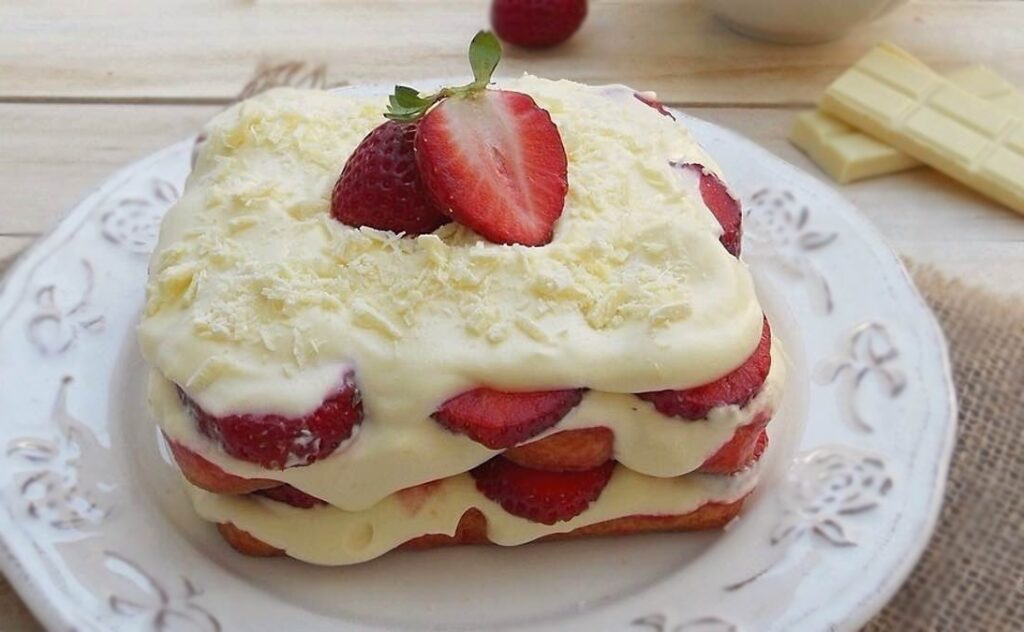 tiramisu-aux-fraises-mascarpone-et-chocolat-blanc