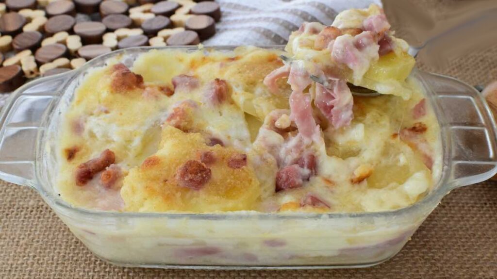 Gratin de pommes de terre au jambon et à la mozzarella