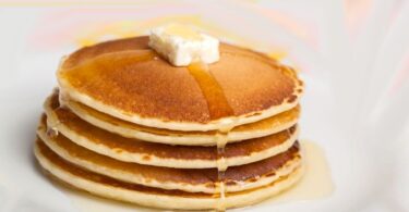 Pancake sans œuf rapide doux et parfumé