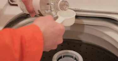 10-facons-dutiliser-le-vinaigre-dans-la-machine-a-laver-pour-avoir-des-vetements-ultra-propres