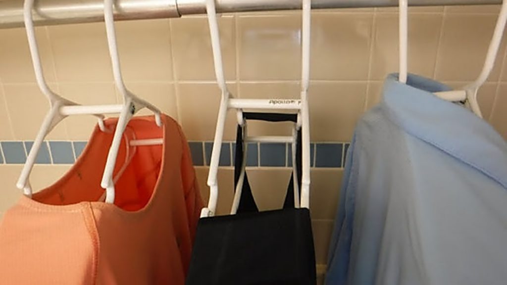 5 Astuces Pour Faire Sécher Le Linge En Intérieur BEAUCOUP PLUS VITE. Découvrez l'astuce ici : https://www.comment-economiser.fr/5-trucs-pour-faire-secher-linge-interieur-rapidement.html