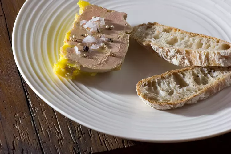 Foie gras mi-cuit au sel et à l'Armagnac