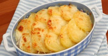 Pommes de terre gratinées au fromage et au jambon cuit