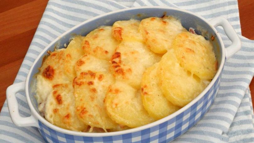 Pommes de terre gratinées au fromage et au jambon cuit