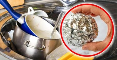 Comment utiliser le papier aluminium pour nettoyer les poêles et casseroles brulées ?
